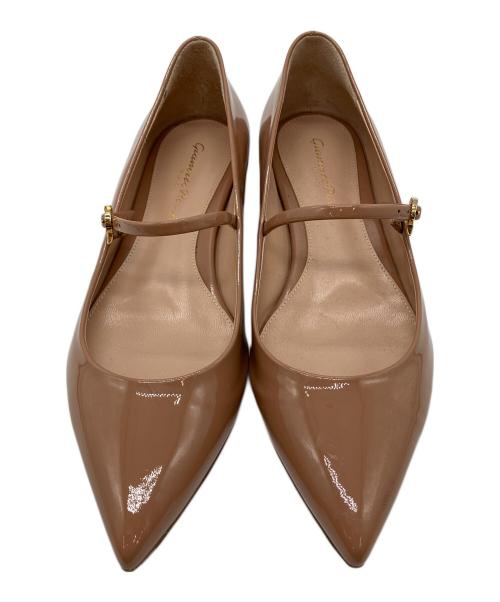 Gianvito Rossi（ジャンヴィト ロッシ）Gianvito Rossi (ジャンヴィト ロッシ) ポインテッドトゥパンプス ベージュ サイズ:35　1/2の古着・服飾アイテム