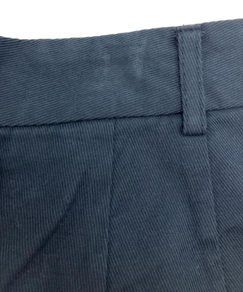 6(ROKU) BEAUTY&YOUTH（ロク ビューティーアンドユース）6(ROKU) BEAUTY&YOUTH (ロク ビューティーアンドユース) タック パンツ ネイビー ネイビー サイズ:38の古着・服飾アイテム