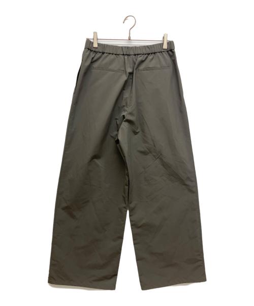 23区（ニジュウサンク）23区 (ニジュウサンク) ハイマルチタフタ 2WAY パラシュート パンツ オリーブ サイズ:40 未使用品の古着・服飾アイテム