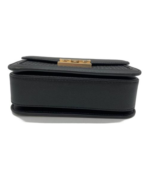 CHARLES & KEITH（チャールズアンドキース）CHARLES & KEITH (チャールズアンドキース) Woven Boxy Push Lock Textured Bag ブラックの古着・服飾アイテム