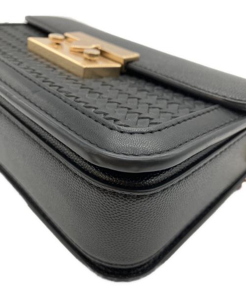 CHARLES & KEITH（チャールズアンドキース）CHARLES & KEITH (チャールズアンドキース) Woven Boxy Push Lock Textured Bag ブラックの古着・服飾アイテム