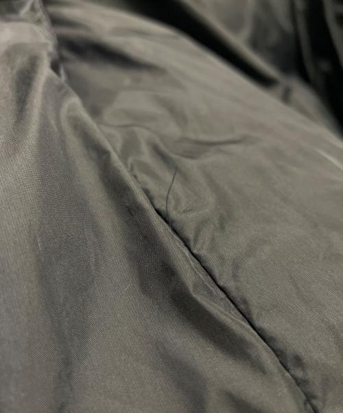 EA7（イーエーセブン）EA7 (イーエーセブン) エンブレムダウンジャケット ブラック サイズ:Sの古着・服飾アイテム