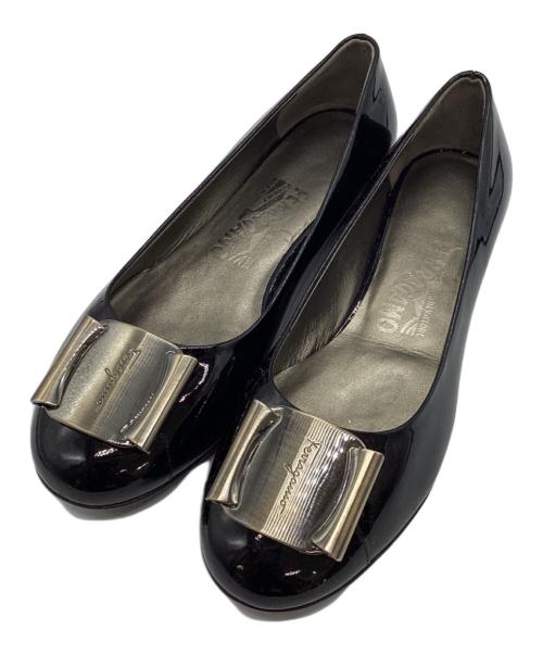 Salvatore Ferragamo（サルヴァトーレ フェラガモ）Salvatore Ferragamo (サルヴァトーレ フェラガモ) エナメルパンプス ブラック サイズ:55の古着・服飾アイテム