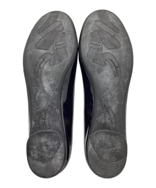 Salvatore Ferragamo（サルヴァトーレ フェラガモ）Salvatore Ferragamo (サルヴァトーレ フェラガモ) エナメルパンプス ブラック サイズ:55の古着・服飾アイテム