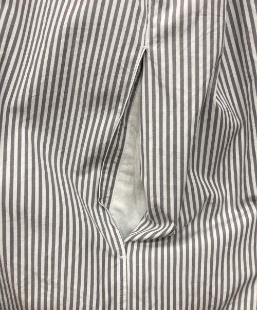 ATON（エイトン）ATON (エイトン) SHRINK COTTON OVERSIZED LONG SHIRT/シュリンクコットンオーバーサイズロングシャツ グレー×ホワイト サイズ:06の古着・服飾アイテム