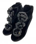 CHANELシャネル）の古着「カメリアベロアアンクルブーツ」｜ブラック