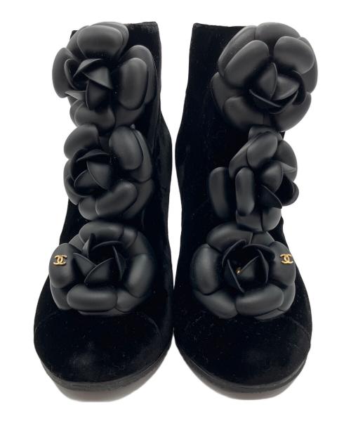 CHANEL（シャネル）CHANEL (シャネル) カメリアベロアアンクルブーツ ブラック サイズ:34の古着・服飾アイテム