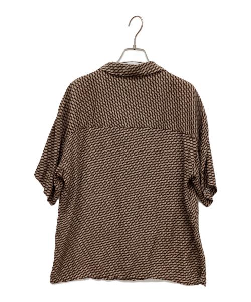 KITH（キス）KITH (キス) シルクインオールオーバーロゴオープンカラー半袖シャツ ブラウン サイズ:Mの古着・服飾アイテム