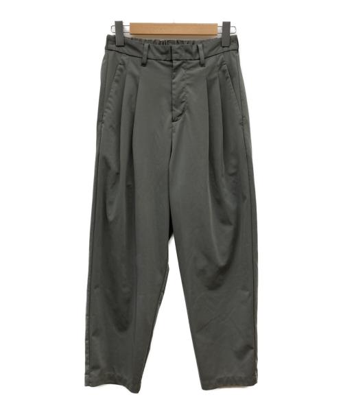 ATTACHMENT（アタッチメント）ATTACHMENT (アタッチメント) 2TUCK WIDE TAPERED SLACKS グレー サイズ:2の古着・服飾アイテム