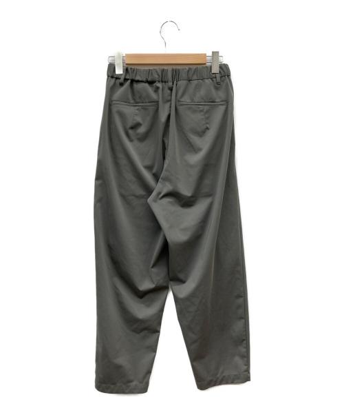 ATTACHMENT（アタッチメント）ATTACHMENT (アタッチメント) 2TUCK WIDE TAPERED SLACKS グレー サイズ:2の古着・服飾アイテム