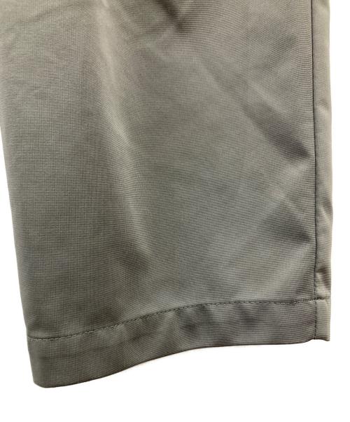 ATTACHMENT（アタッチメント）ATTACHMENT (アタッチメント) 2TUCK WIDE TAPERED SLACKS グレー サイズ:2の古着・服飾アイテム