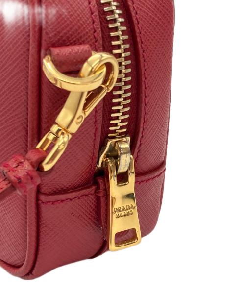 PRADA（プラダ）PRADA (プラダ) サフィアーノレザーミニショルダーバッグ レッドの古着・服飾アイテム