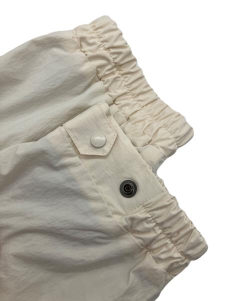 REMI RELIEF（レミレリーフ）REMI RELIEF (レミレリーフ) ナイロンストレッチワッシャーフードジャケット ホワイト×ベージュ サイズ:Sの古着・服飾アイテム