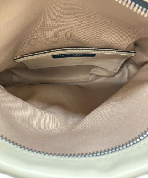 GIANNI CHIARINI（ジャンニ キアリーニ）GIANNI CHIARINI (ジャンニ キアリーニ) チェリーベイビー　ショルダーバッグ ベージュの古着・服飾アイテム