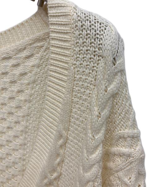 NKNIT（ンニット）NKNIT (ンニット) deep V cable KNIT アイボリーの古着・服飾アイテム