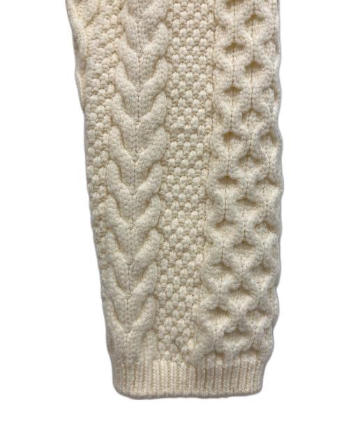 NKNIT（ンニット）NKNIT (ンニット) deep V cable KNIT アイボリーの古着・服飾アイテム