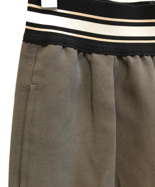 CINOH（チノ）CINOH (チノ) ウエストライン入りワイドパンツ カーキ サイズ:36 未使用品の古着・服飾アイテム