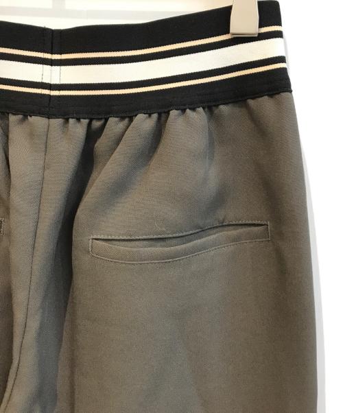 CINOH（チノ）CINOH (チノ) ウエストライン入りワイドパンツ カーキ サイズ:36 未使用品の古着・服飾アイテム