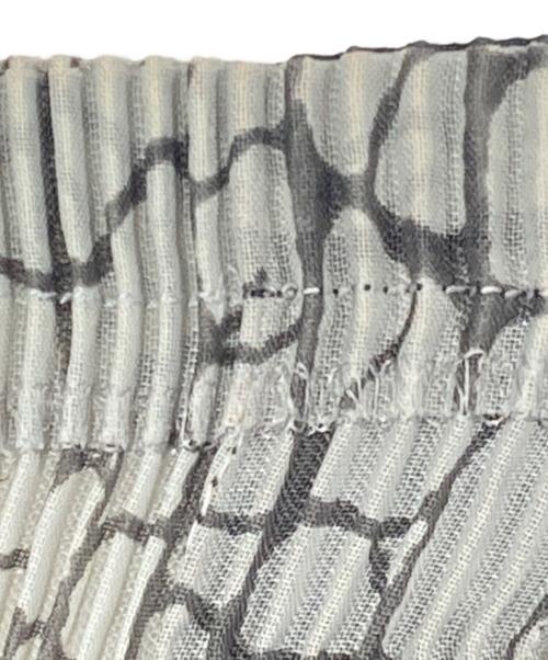 ISSEY MIYAKE（イッセイミヤケ）ISSEY MIYAKE (イッセイミヤケ) 総柄プリーツブラウス グレー サイズ:Lの古着・服飾アイテム