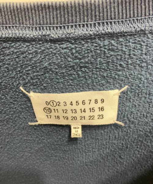 Maison Margiela（メゾンマルジェラ）Maison Margiela (メゾンマルジェラ) オーバーサイズ オーバーダイ ロゴ スウェット ブルー サイズ:XSの古着・服飾アイテム