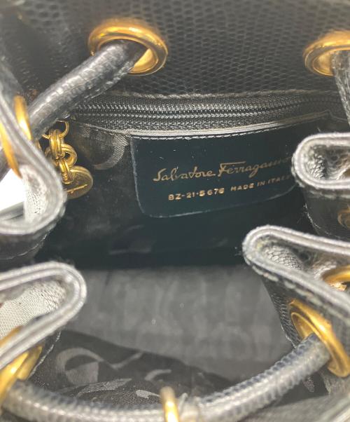 Salvatore Ferragamo（サルヴァトーレ フェラガモ）Salvatore Ferragamo (サルヴァトーレ フェラガモ) ヴァラ巾着バッグ ブラックの古着・服飾アイテム