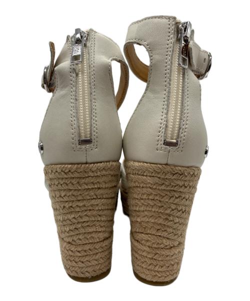 UGG（アグ）UGG (アグ) UGG ウェッジソールサンダル ベージュ サイズ:USA7 UK5 EU38 JPN24の古着・服飾アイテム