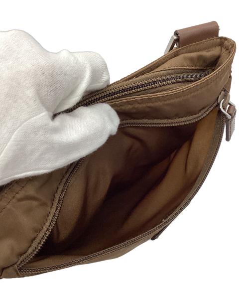 PRADA（プラダ）PRADA (プラダ) ナイロンショルダーバッグ ブラウンの古着・服飾アイテム