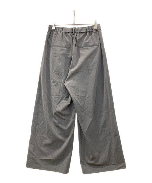 journal standard luxe（ジャーナルスタンダード ラックス）JOURNAL STANDARD LUXE (ジャーナルスタンダード ラックス) ストライプトロピカル タックパンツ グレー サイズ:Sの古着・服飾アイテム