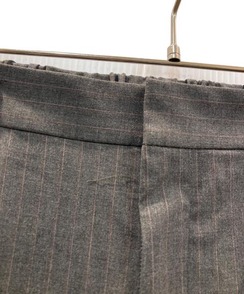 journal standard luxe（ジャーナルスタンダード ラックス）JOURNAL STANDARD LUXE (ジャーナルスタンダード ラックス) ストライプトロピカル タックパンツ グレー サイズ:Sの古着・服飾アイテム