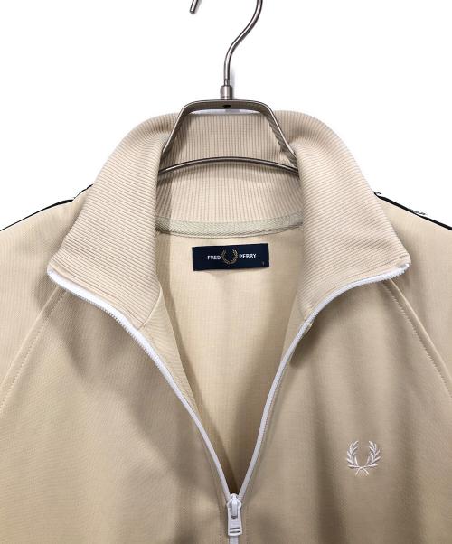 FRED PERRY（フレッドペリー）FRED PERRY (フレッドペリー) Taped Track Jacket ベージュ サイズ:Sの古着・服飾アイテム