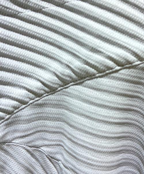 HOMME PLISSE ISSEY MIYAKE（オム プリッセ イッセイ ミヤケ）HOMME PLISSE ISSEY MIYAKE (オム プリッセ イッセイ ミヤケ) THREE BY SIX プリーツスカート グレー サイズ:Freeの古着・服飾アイテム