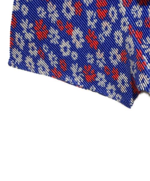 PLEATS PLEASE（プリーツプリーズ）PLEATS PLEASE (プリーツプリーズ) フラワープリントプリーツブラウス ブルー サイズ:3の古着・服飾アイテム