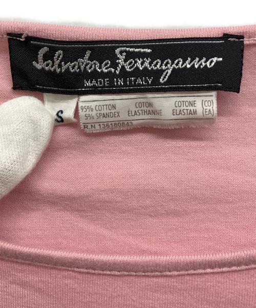 Salvatore Ferragamo（サルヴァトーレ フェラガモ）Salvatore Ferragamo (サルヴァトーレ フェラガモ) ロゴＴシャツ ピンク サイズ:Sの古着・服飾アイテム