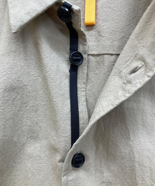 man-tle（マントル）MAN-TLE (マントル) レギュラーシャツ ベージュ サイズ:Ｓの古着・服飾アイテム