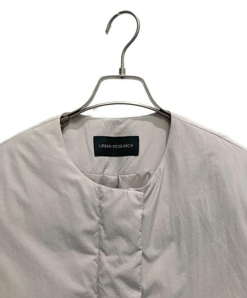 URBAN RESEARCH（アーバンリサーチ）URBAN RESEARCH (アーバンリサーチ) マフラー付きノーカラーショートコクーンダウン ベージュ サイズ:FREEの古着・服飾アイテム