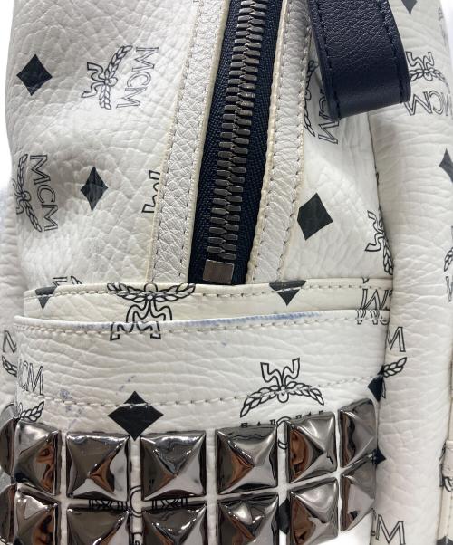 MCM（エムシーエム）MCM (エムシーエム) サイドスタッズリュック ホワイトの古着・服飾アイテム