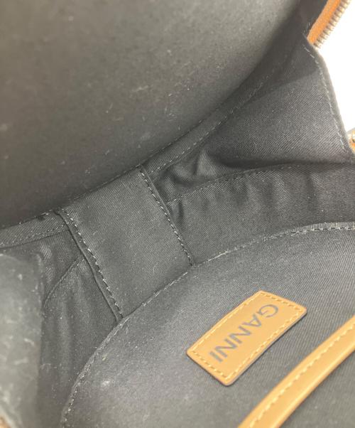 GANNI（ガニー）GANNI (ガニー) Banner Round Bag ベージュの古着・服飾アイテム