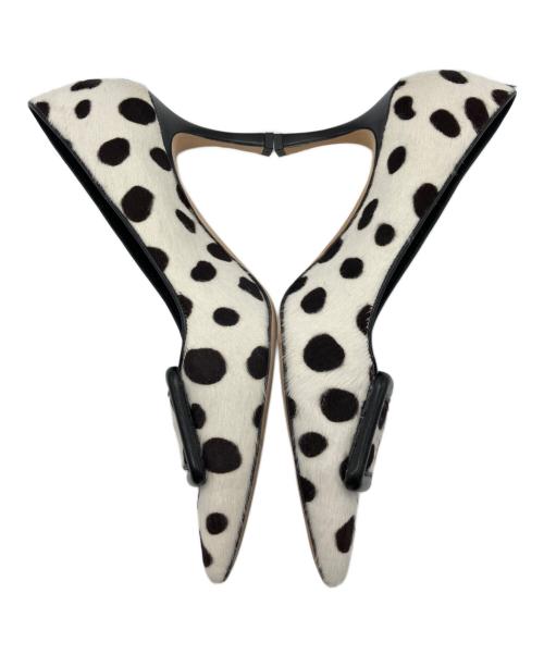 Manolo Blahnik（マノロ ブラニク）Manolo Blahnik (マノロ ブラニク) MAYSALE / カーフヘアバックルディテールパンプス ホワイト×ブラック サイズ:38 1/2の古着・服飾アイテム