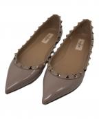 VALENTINO GARAVANIヴァレンティノ・ガラヴァーニ）の古着「ロックスタッズパテントパンプス」｜ベージュ