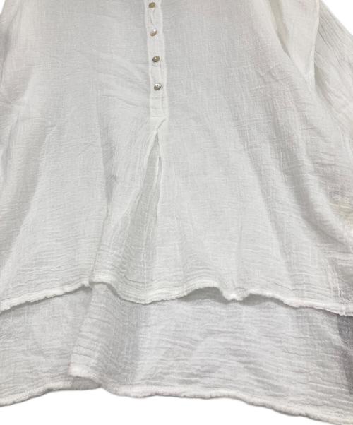 LES ATELIERS FRANCAIS DE CONFECTION（ル アトリエフランセ デ コンフェクション）LES ATELIERS FRANCAIS DE CONFECTION (ル アトリエフランセ デ コンフェクション) HENLY NECK L/SL シャツ ホワイト サイズ:TUの古着・服飾アイテム