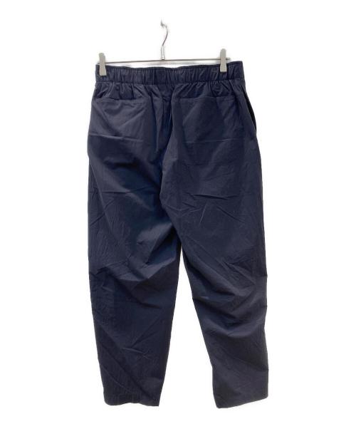 KAZUYUKI KUMAGAI ATTACHMENT（カズユキクマガイ アタッチメント）KAZUYUKI KUMAGAI ATTACHMENT (カズユキクマガイ アタッチメント) ソリビアツイル ベルト付ワイドテーパードパンツ ネイビー サイズ:3の古着・服飾アイテム