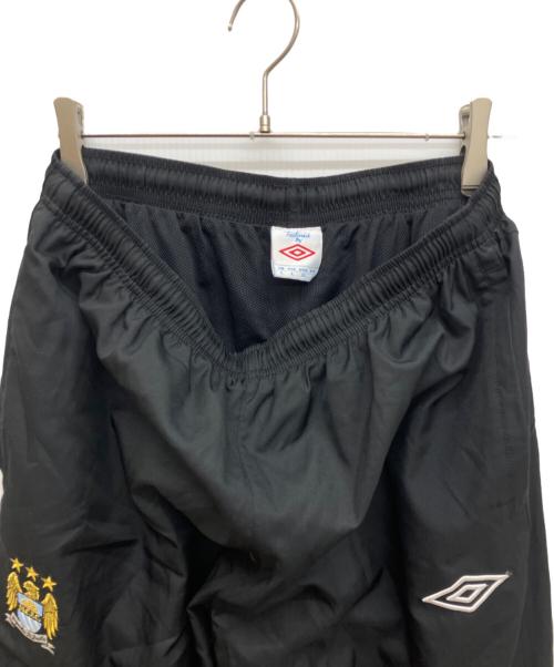 UMBRO（アンブロ）UMBRO (アンブロ) Manchester City トレーニングパンツ イージーパンツ ブラック サイズ:XLの古着・服飾アイテム