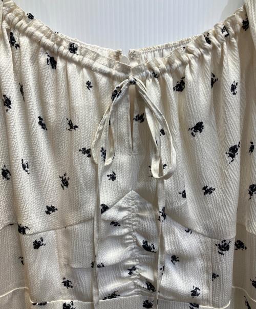 FRAY ID（フレイ アイディー）FRAY ID (フレイ アイディー) クレープサテンプリントワンピース ベージュ サイズ:1の古着・服飾アイテム