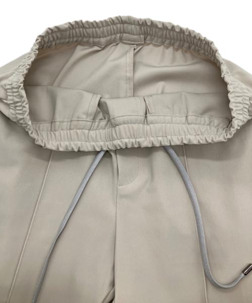 la.f（ラ・エフ）la.f (ラ・エフ) ノンストレス”脚線美トラックパンツ ベージュ サイズ:3の古着・服飾アイテム
