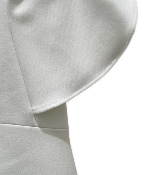 YOKO CHAN（ヨーコチャン）YOKO CHAN (ヨーコチャン) Flared sleeve Pearl Slit line Dress ホワイト サイズ:38の古着・服飾アイテム