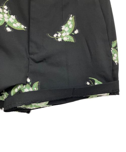 RED VALENTINO（レッドヴァレンティノ）RED VALENTINO (レッドヴァレンティノ) メイリリー モチーフ ギャバジン ジャカード ショートパンツ ブラック サイズ:40の古着・服飾アイテム