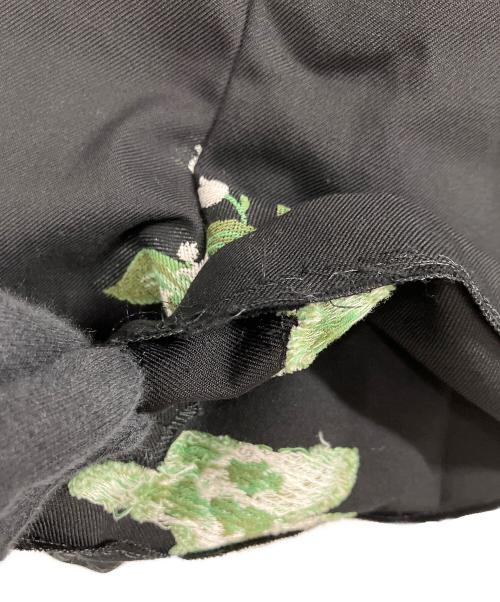 RED VALENTINO（レッドヴァレンティノ）RED VALENTINO (レッドヴァレンティノ) メイリリー モチーフ ギャバジン ジャカード ショートパンツ ブラック サイズ:40の古着・服飾アイテム