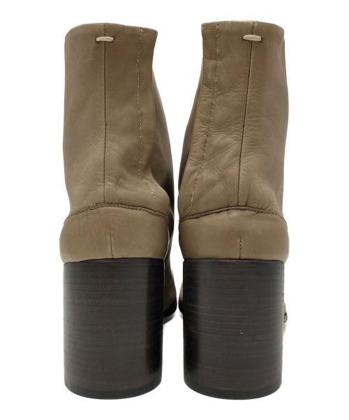 Maison Margiela（メゾンマルジェラ）Maison Margiela (メゾンマルジェラ) TABI HEEL BOOTS ベージュ サイズ:361/2の古着・服飾アイテム