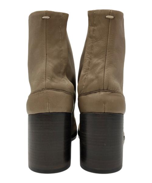 Maison Margiela（メゾンマルジェラ）Maison Margiela (メゾンマルジェラ) TABI HEEL BOOTS ベージュ サイズ:36 1/2の古着・服飾アイテム