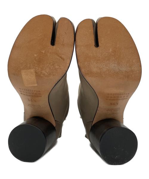Maison Margiela（メゾンマルジェラ）Maison Margiela (メゾンマルジェラ) TABI HEEL BOOTS ベージュ サイズ:361/2の古着・服飾アイテム